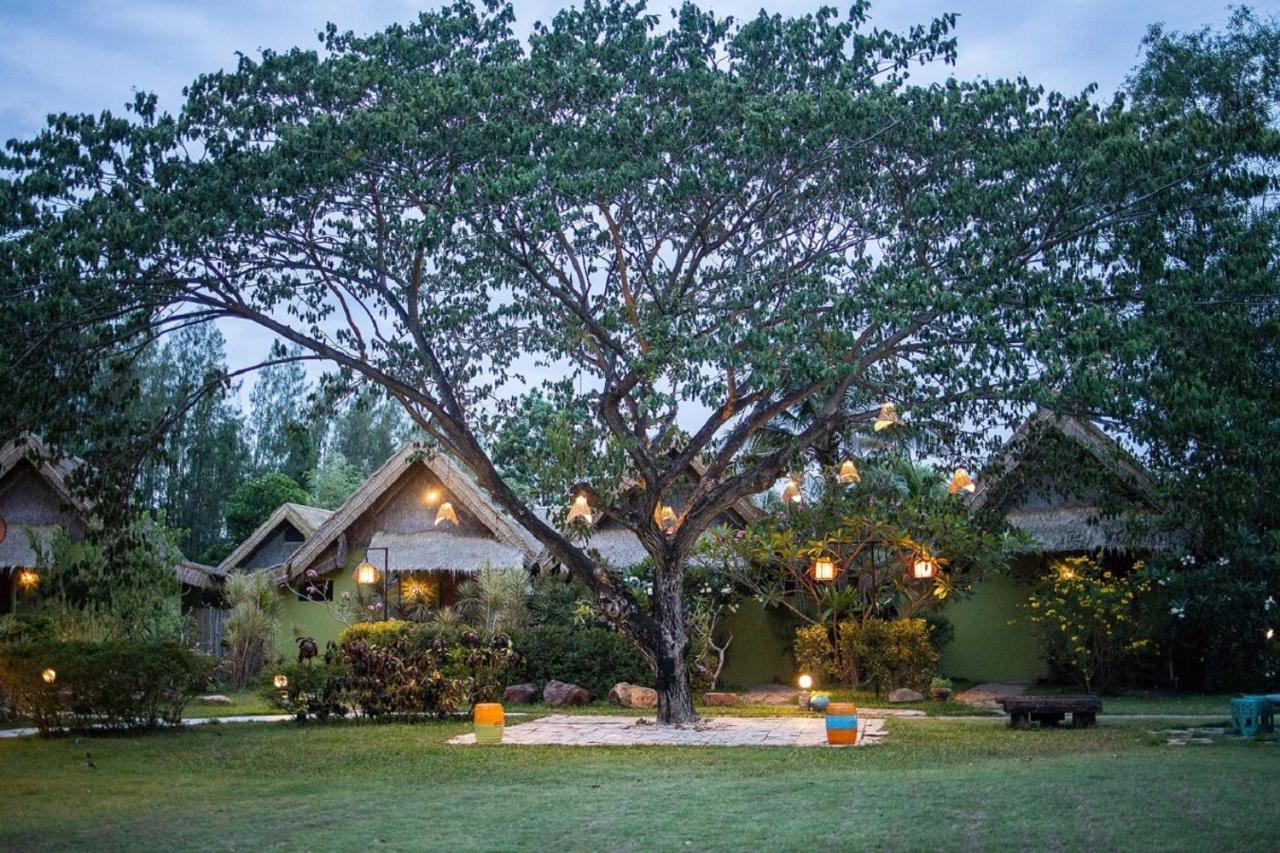 Asita Eco Resort Amphawa Exteriör bild